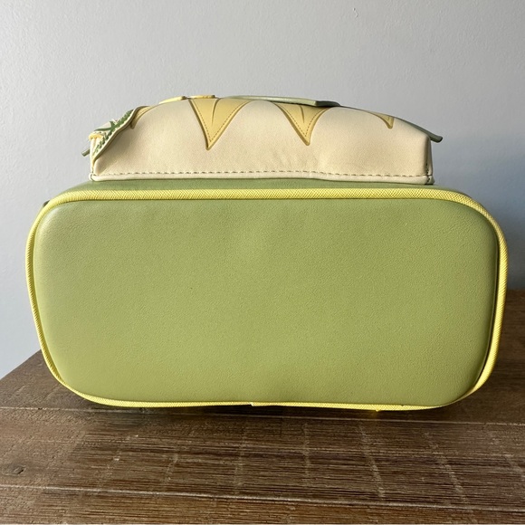 Loungefly EXCLUSIVE The Princess & the Frog Tiana Figural Mini Backpack - NWT - Picture 6 of 8